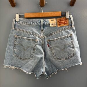 NWT Levi’s Denim Shorts - Size 28